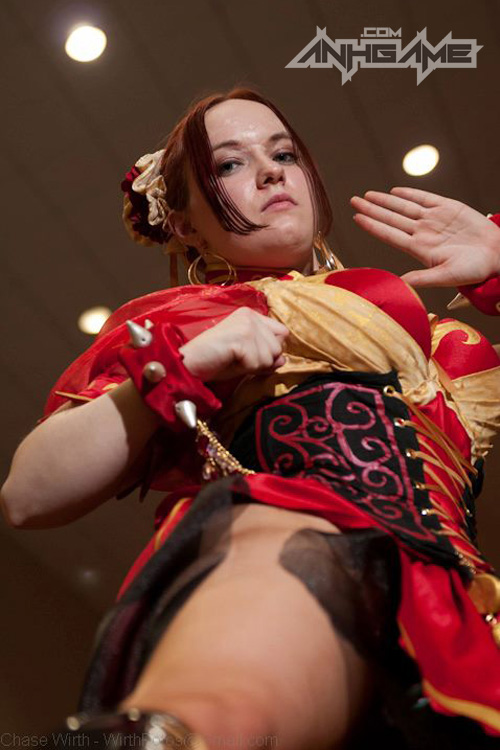 Ngắm nữ võ sĩ Chun Li “ngực bự” của Street Fighter - Ảnh 11