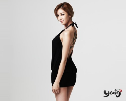 NS Yoon Ji khoe lưng trần gợi cảm trong Yong - Ảnh 5