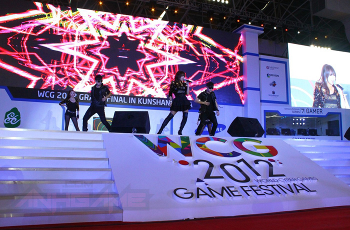 Thái Nghiên nhảy múa cực xung tại WCG 2012 - Ảnh 2