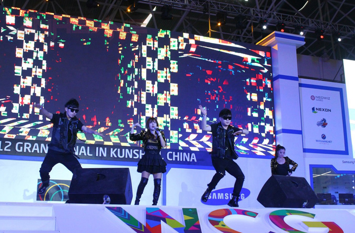 Thái Nghiên nhảy múa cực xung tại WCG 2012 - Ảnh 5