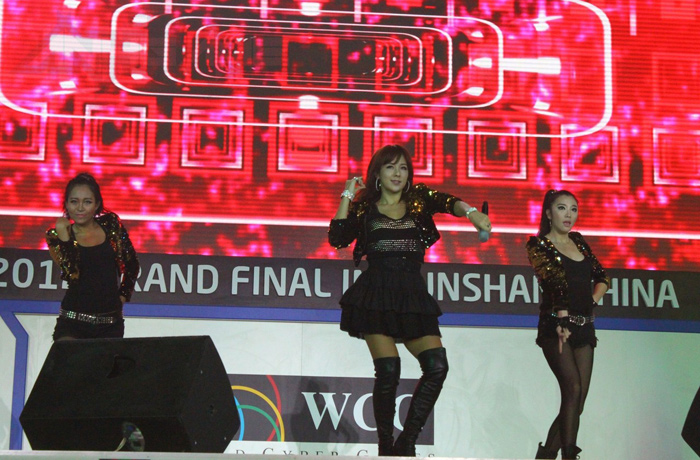 Thái Nghiên nhảy múa cực xung tại WCG 2012 - Ảnh 32