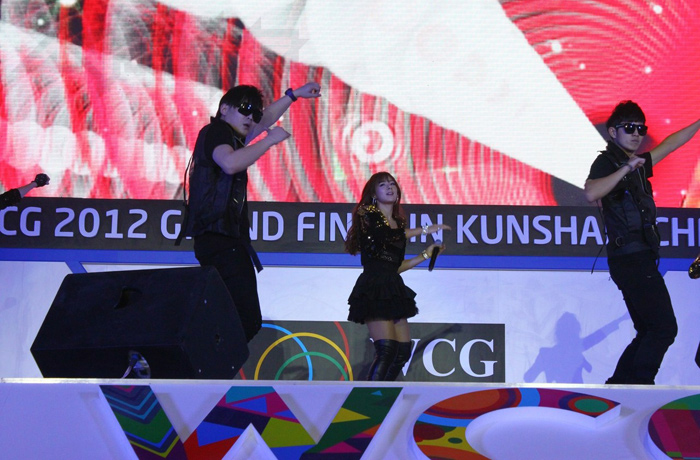 Thái Nghiên nhảy múa cực xung tại WCG 2012 - Ảnh 33