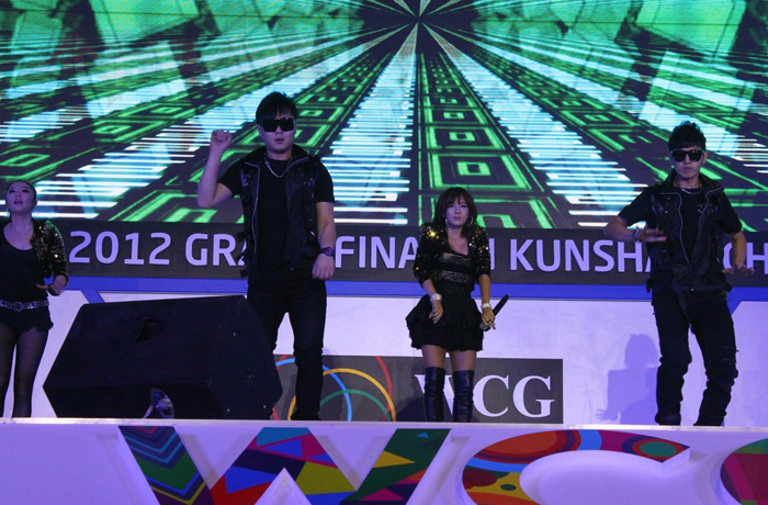 Thái Nghiên nhảy múa cực xung tại WCG 2012 - Ảnh 34