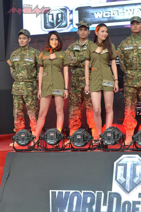 Showgirl World of Tanks khoe dáng tại WCG 2012 - Ảnh 6