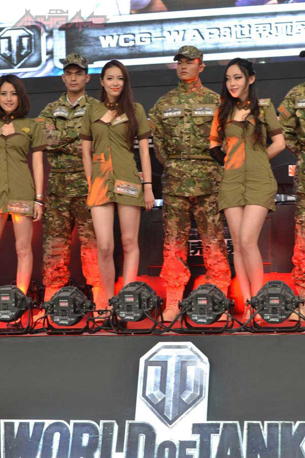 Showgirl World of Tanks khoe dáng tại WCG 2012 - Ảnh 7