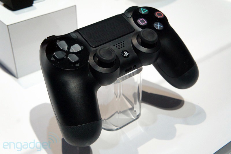 Sony "nhốt" tay cầm DualShock 4 trong lồng kính - Ảnh 2