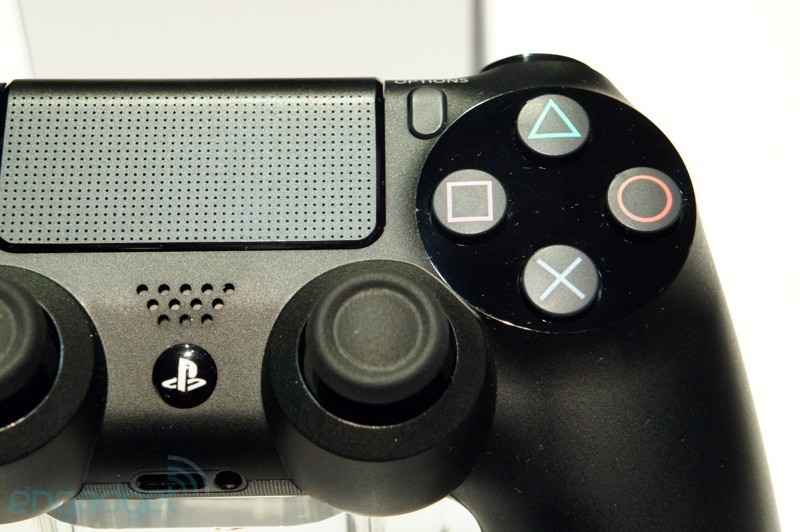 Sony "nhốt" tay cầm DualShock 4 trong lồng kính - Ảnh 11