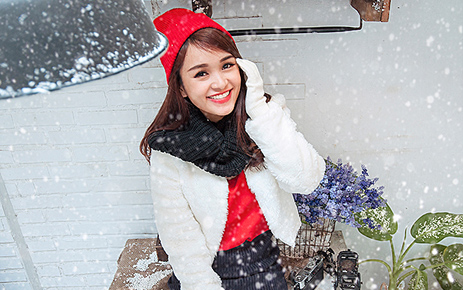 VJ Thiên Trang tươi tắn trong tuyết trắng mùa Giáng Sinh - Ảnh 16