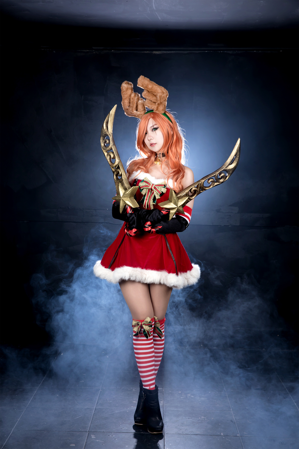 Đêm Giáng sinh ngắm cosplay Katarina Cô Nàng Tuần Lộc - Ảnh 1
