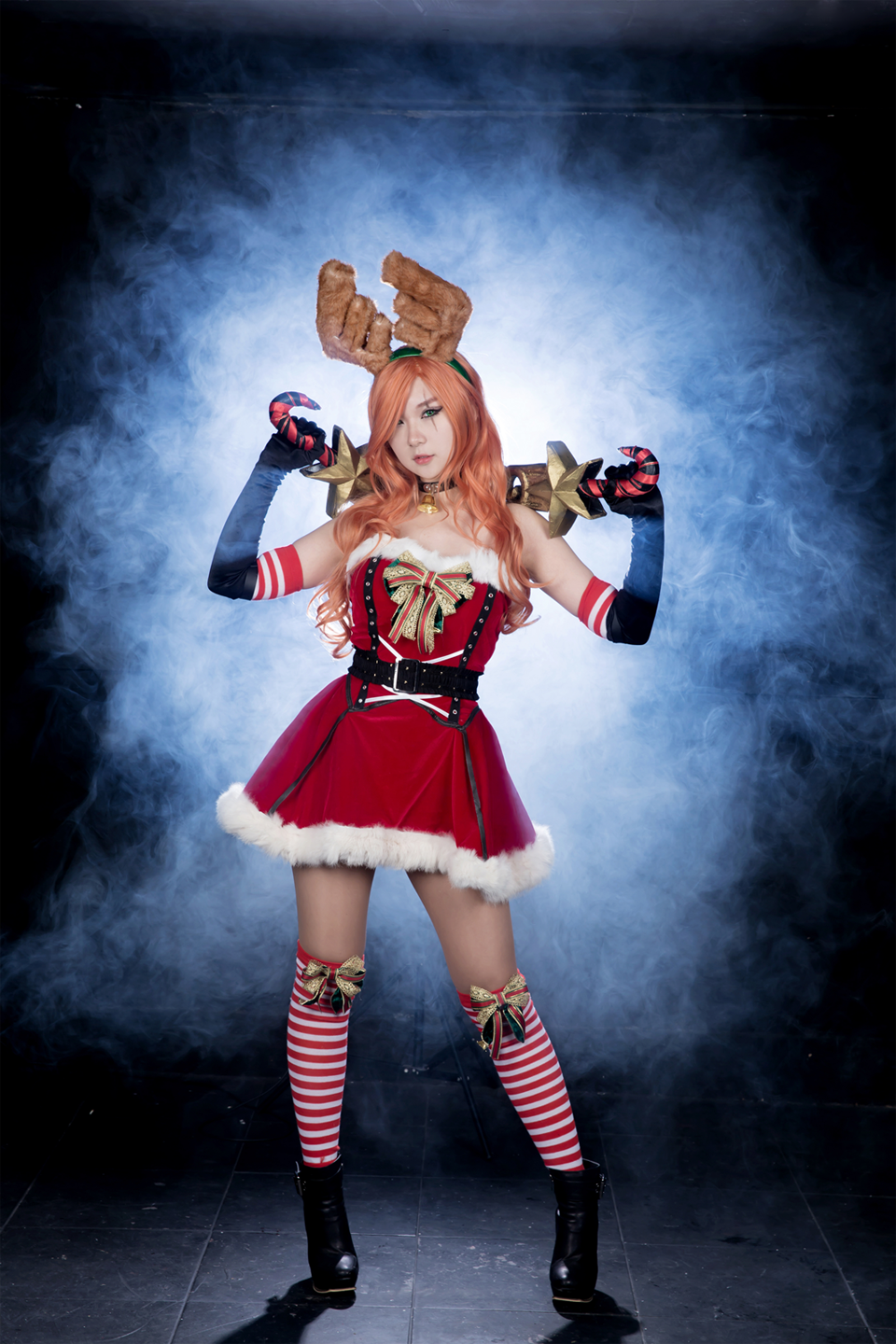 Đêm Giáng sinh ngắm cosplay Katarina Cô Nàng Tuần Lộc - Ảnh 3