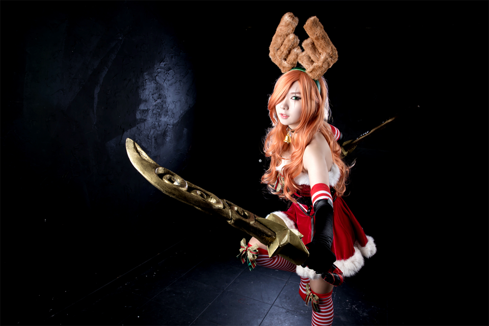 Đêm Giáng sinh ngắm cosplay Katarina Cô Nàng Tuần Lộc - Ảnh 15
