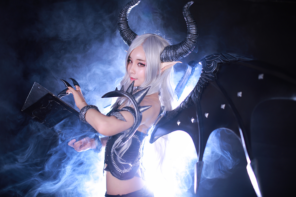 Nhóm RZ tung cosplay Legion of Heroes cực nóng bỏng - Ảnh 1