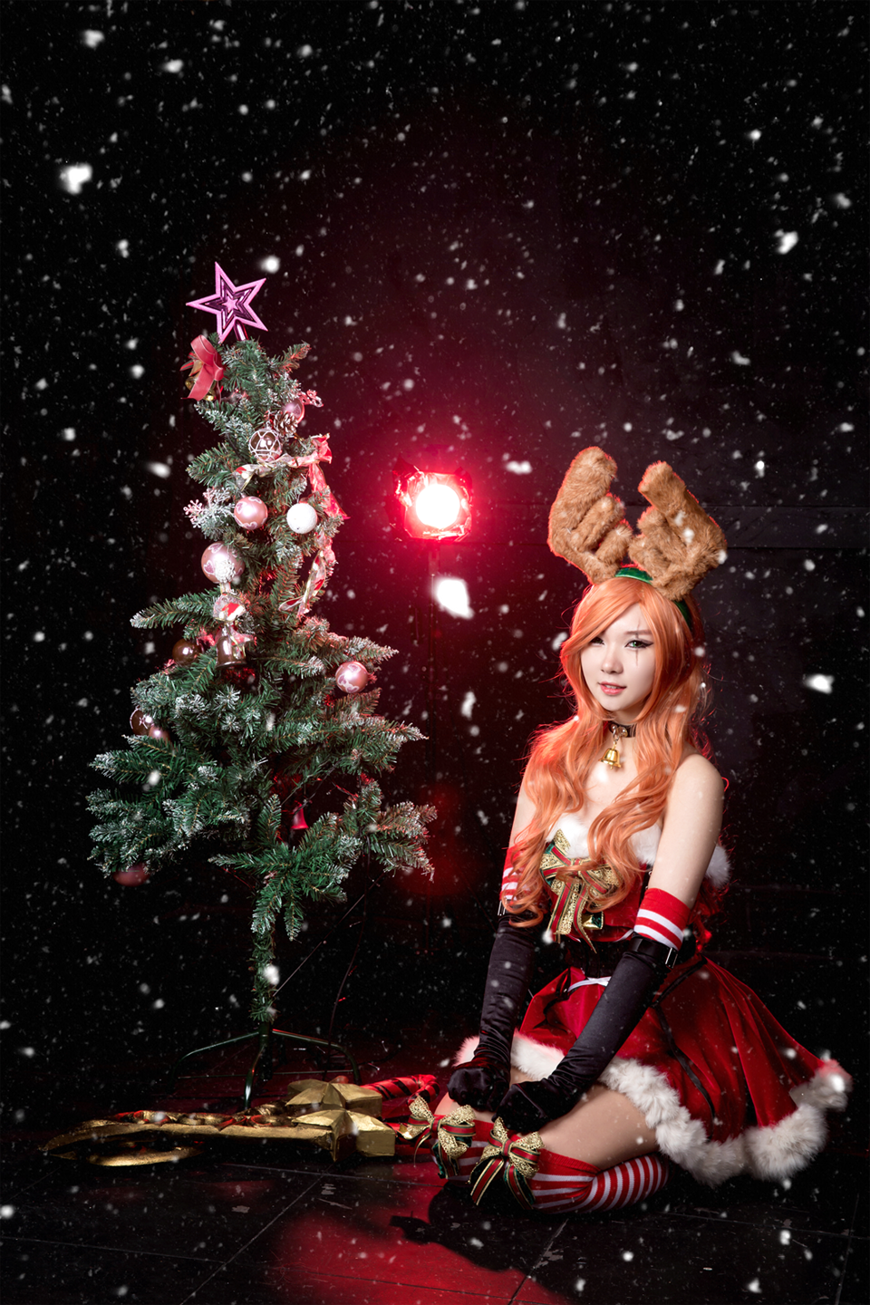 Đêm Giáng sinh ngắm cosplay Katarina Cô Nàng Tuần Lộc - Ảnh 11