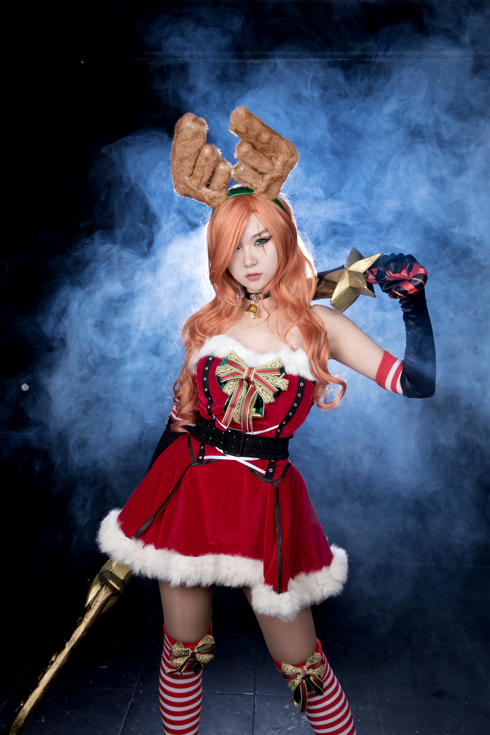 Đêm Giáng sinh ngắm cosplay Katarina Cô Nàng Tuần Lộc - Ảnh 2