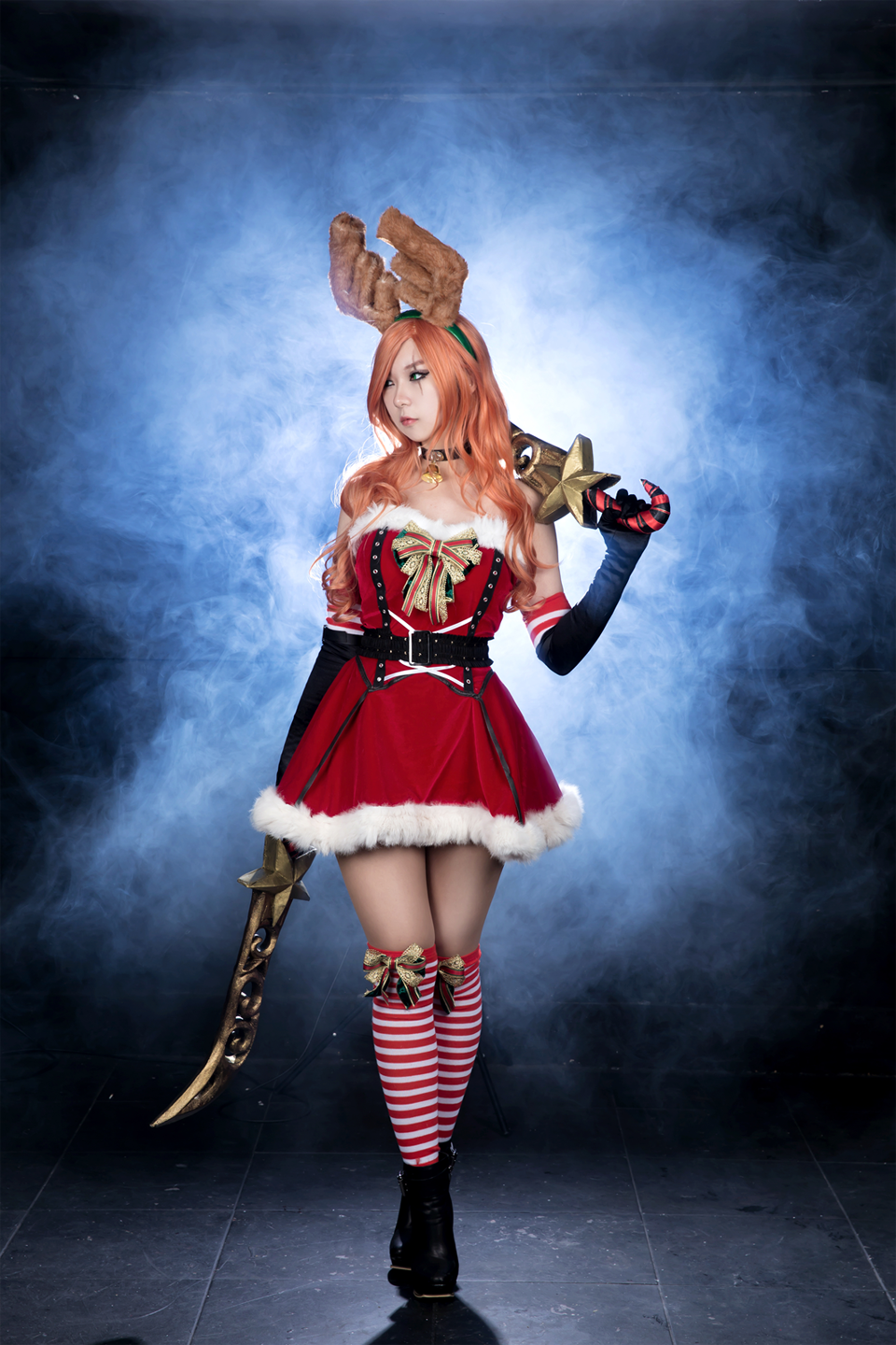 Đêm Giáng sinh ngắm cosplay Katarina Cô Nàng Tuần Lộc - Ảnh 4