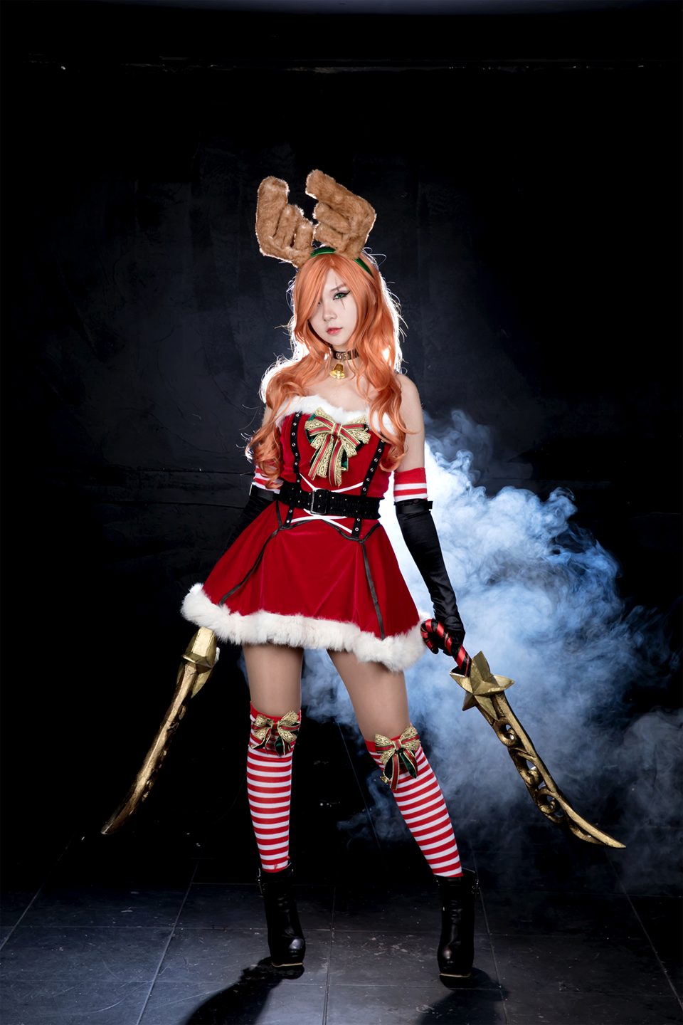Đêm Giáng sinh ngắm cosplay Katarina Cô Nàng Tuần Lộc - Ảnh 5