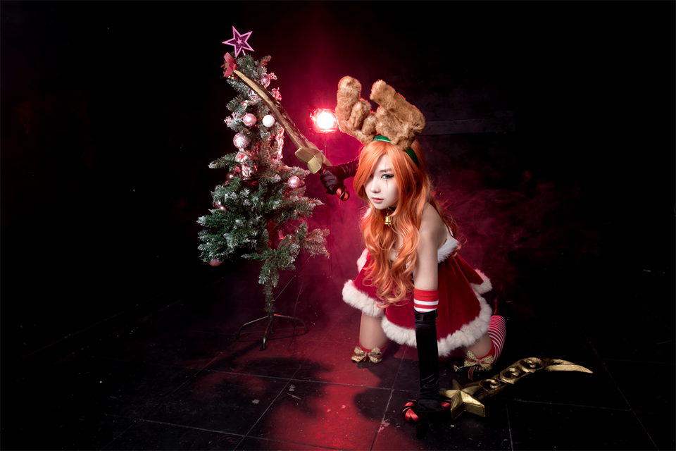 Đêm Giáng sinh ngắm cosplay Katarina Cô Nàng Tuần Lộc - Ảnh 7