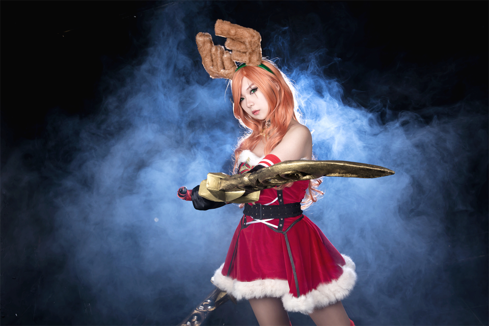Đêm Giáng sinh ngắm cosplay Katarina Cô Nàng Tuần Lộc - Ảnh 8