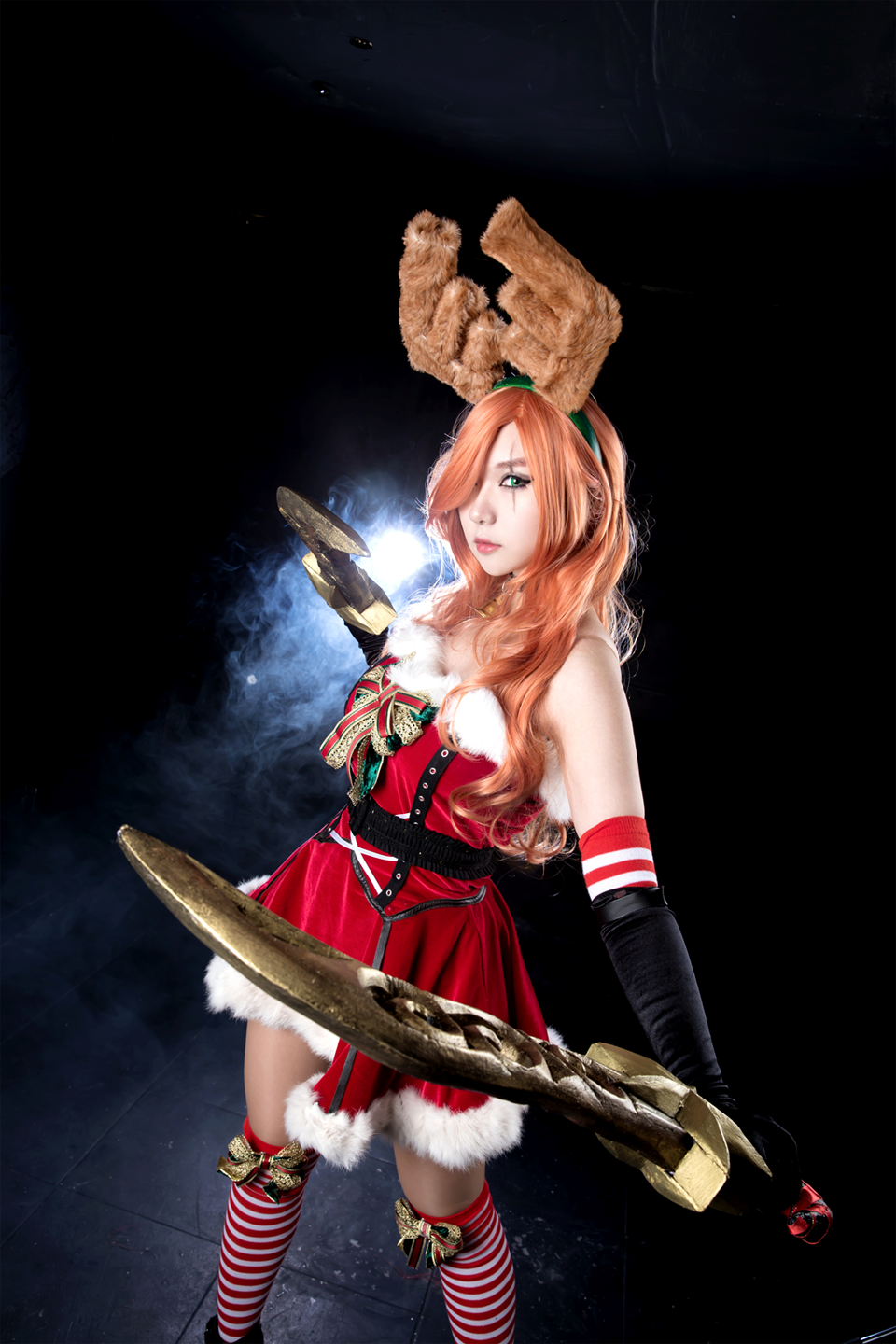 Đêm Giáng sinh ngắm cosplay Katarina Cô Nàng Tuần Lộc - Ảnh 16