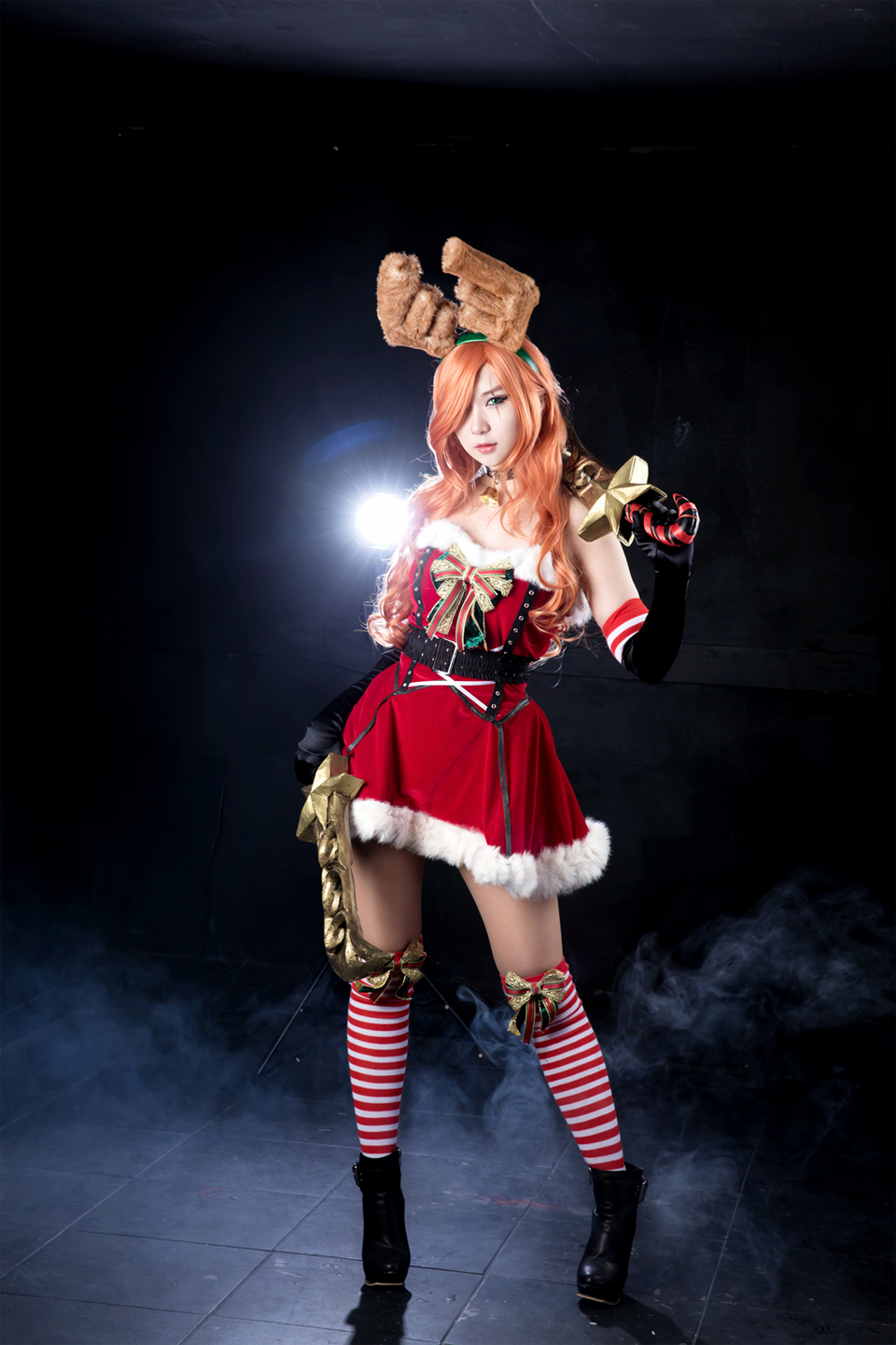 Đêm Giáng sinh ngắm cosplay Katarina Cô Nàng Tuần Lộc - Ảnh 10