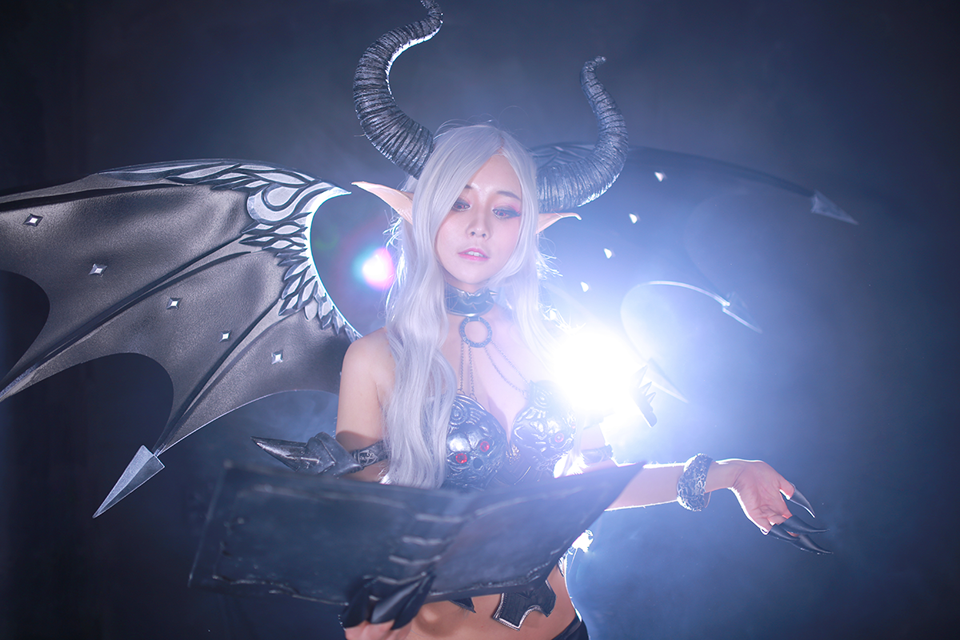 Nhóm RZ tung cosplay Legion of Heroes cực nóng bỏng - Ảnh 4