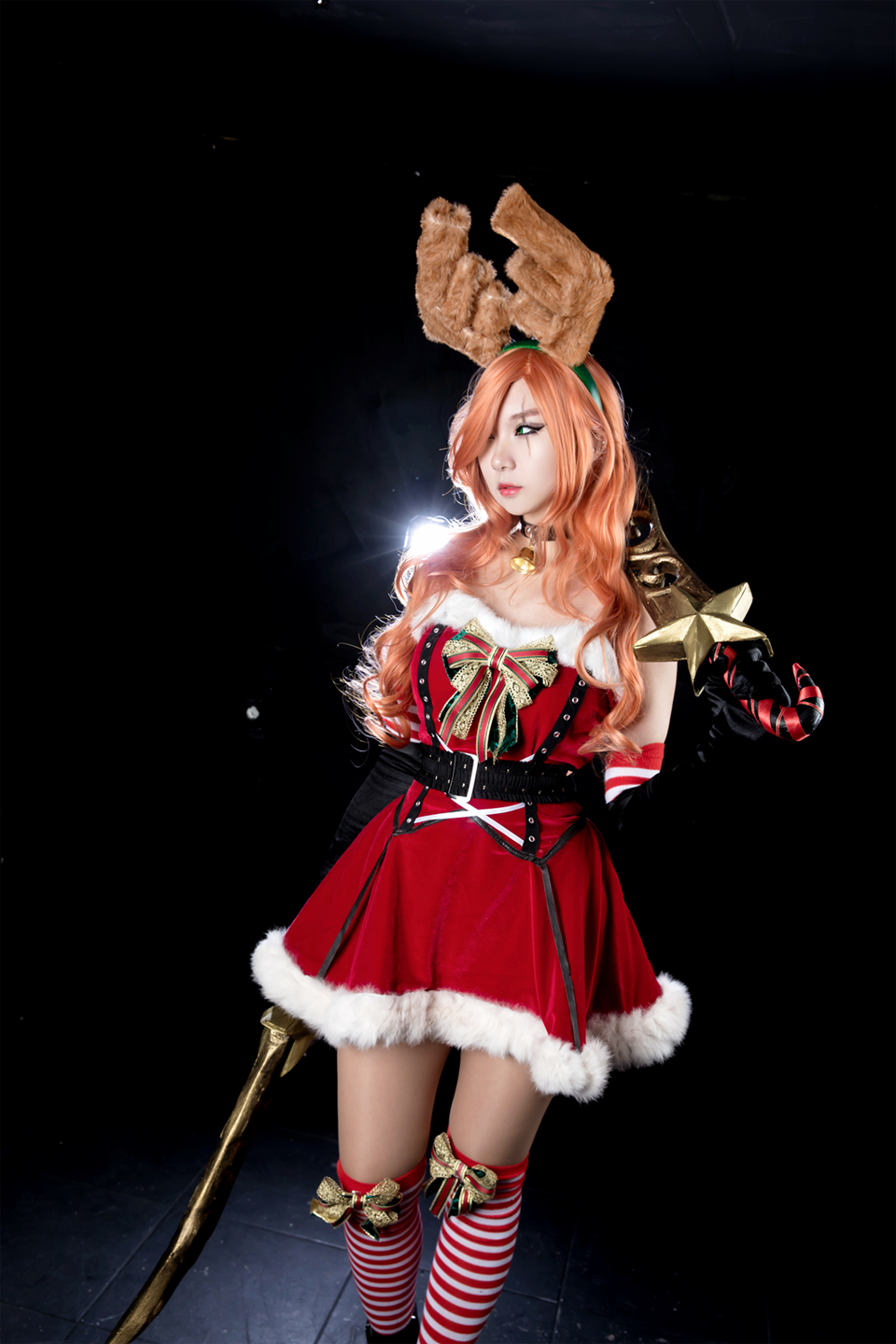 Đêm Giáng sinh ngắm cosplay Katarina Cô Nàng Tuần Lộc - Ảnh 14