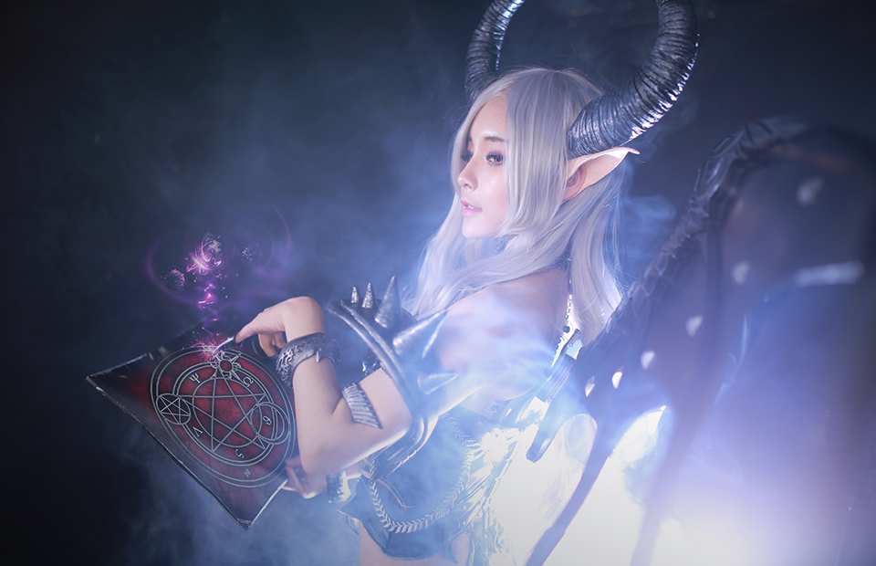 Nhóm RZ tung cosplay Legion of Heroes cực nóng bỏng - Ảnh 2