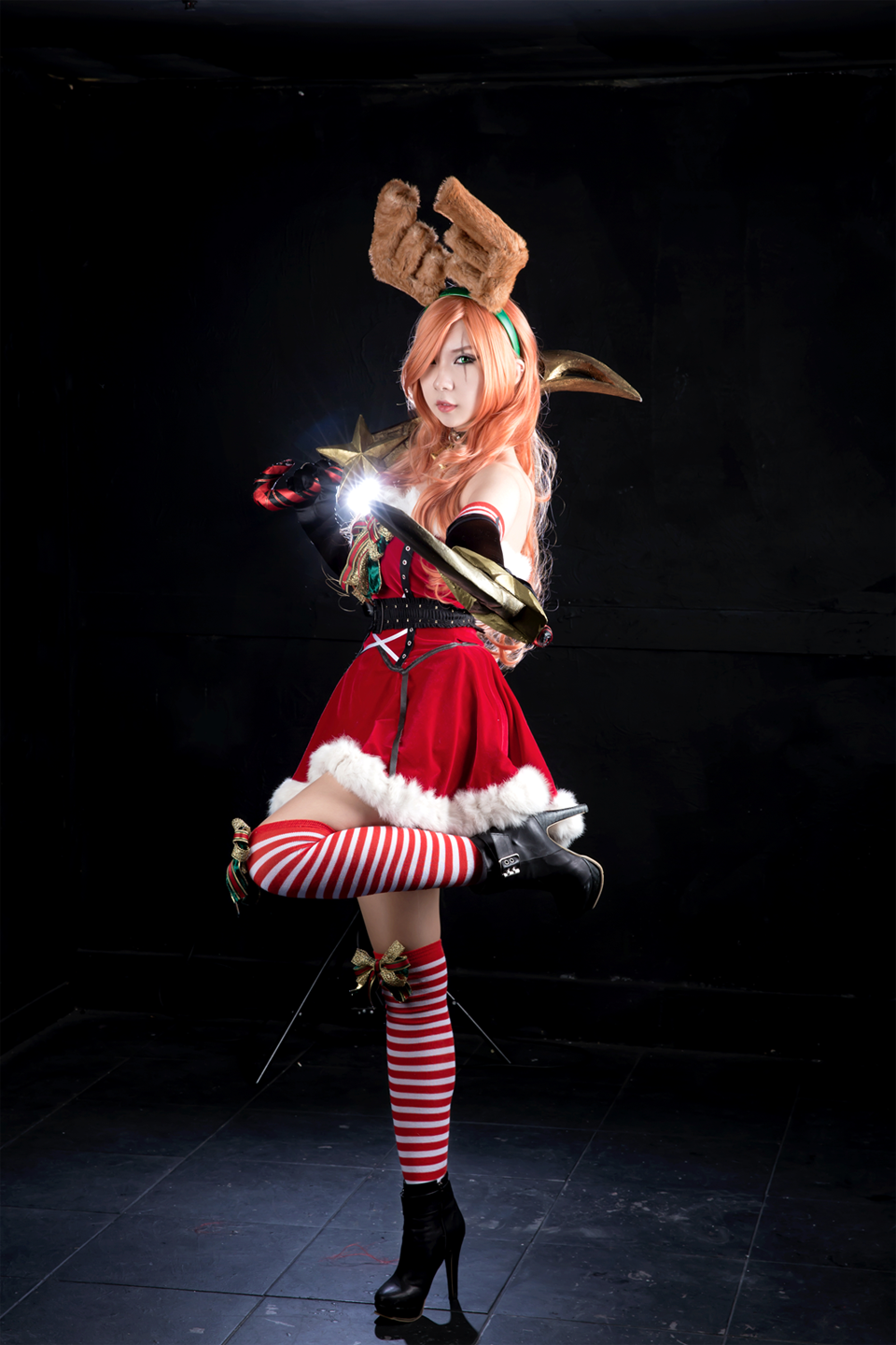 Đêm Giáng sinh ngắm cosplay Katarina Cô Nàng Tuần Lộc - Ảnh 17