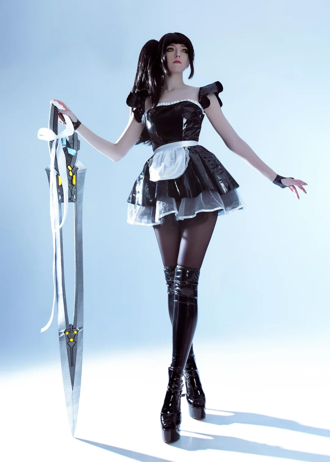 Fan Stellar Blade cosplay Eve trong trang phục hầu gái