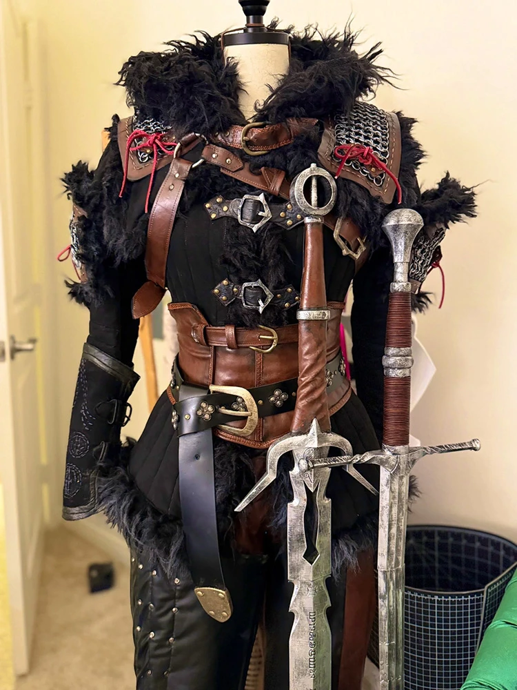 một cosplayer khác có tên Lil_G Cosplay cũng gây ấn tượng mạnh với phiên bản Ciri đầy sắc sảo