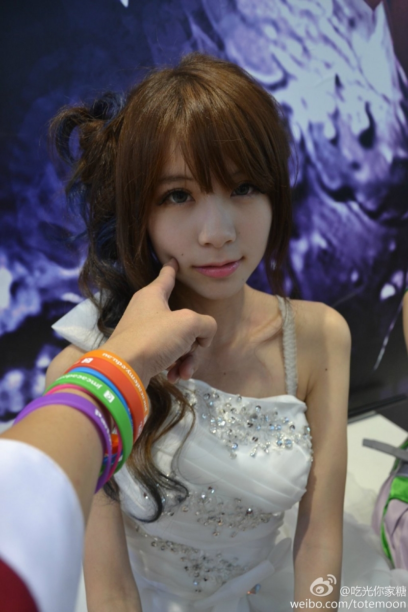 Sờ tận tay các showgirl tại ChinaJoy 2013 - Ảnh 8