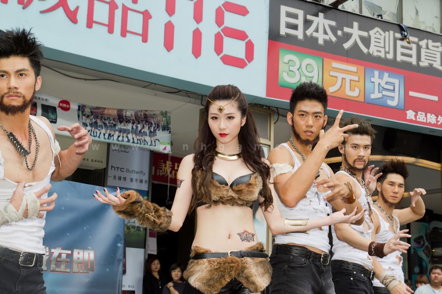 Biểu diễn cosplay Thần Ma Đại Lục trên đường phố xứ Đài - Ảnh 2