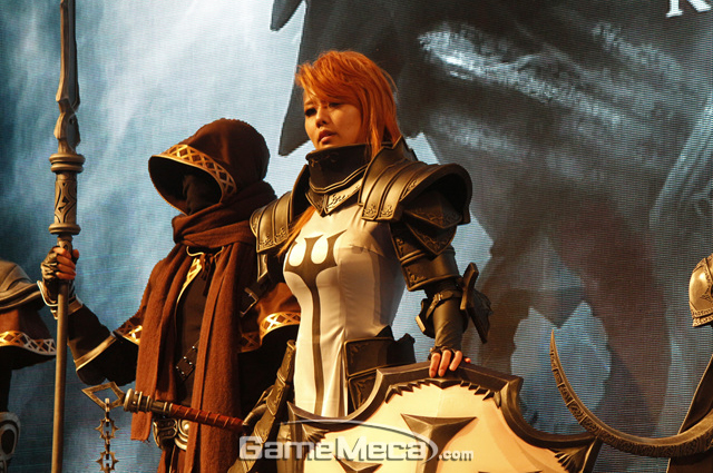 Ngắm cosplay tại lễ ra mắt Diablo 3: Reaper of Souls - Ảnh 8