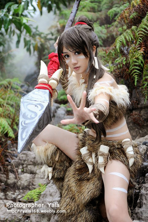 Thợ săn Nidalee khoe dáng giữa rừng vắng - Ảnh 8