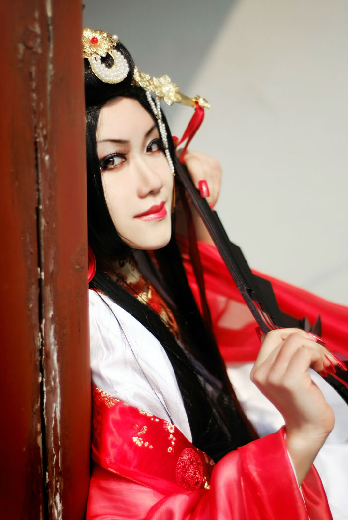 Cosplay ấn tượng về giáo chủ Nhật Nguyệt Thần Giáo - Ảnh 6