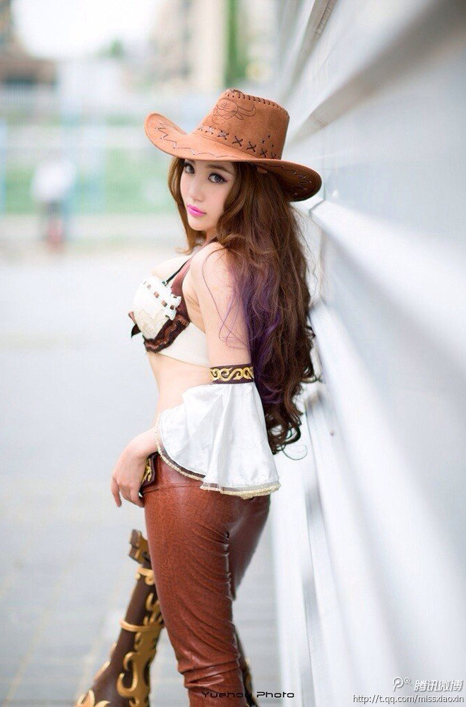 Vương Huệ Tâm quyến rũ với cosplay Miss Fortune - Ảnh 8
