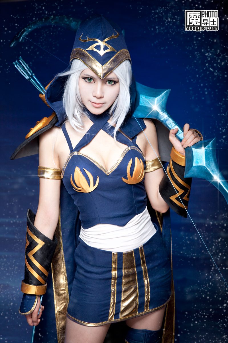 Cosplay "cung băng" Ashe đẹp điên đảo - Ảnh 3