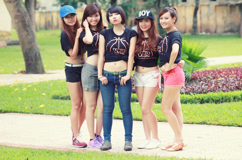 Thí sinh Miss Bóng Rổ 2013 đọ dáng tại công viên - Ảnh 13