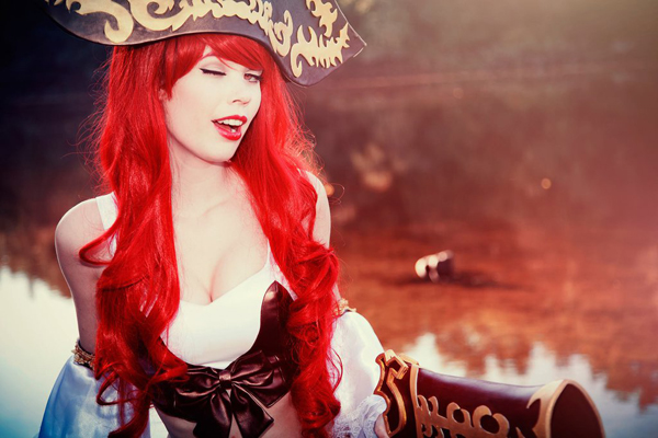 Tine Marie Riis quyến rũ với cosplay Miss Fortune - Ảnh 1