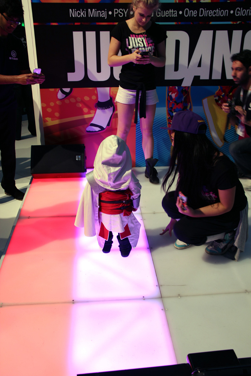 Ngắm cosplay Ezio phiên bản nhí cực đáng yêu - Ảnh 10