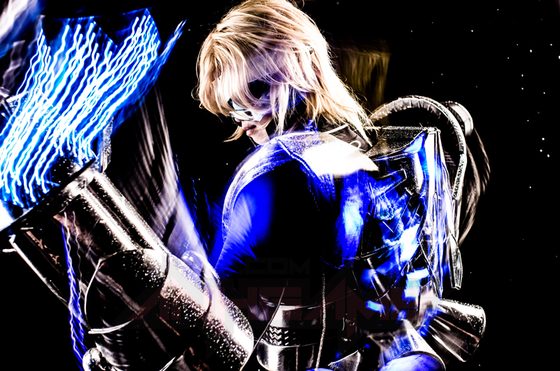Cosplay Ezreal Vũ Khí Tối Thượng nhìn "ảo tung chảo" - Ảnh 5