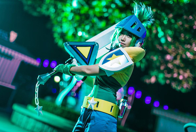 Cosplay Liên Minh Huyền Thoại - Cosplay Riven Giả Lập