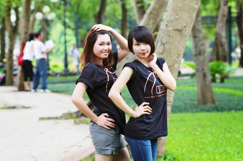 Thí sinh Miss Bóng Rổ 2013 đọ dáng tại công viên - Ảnh 11