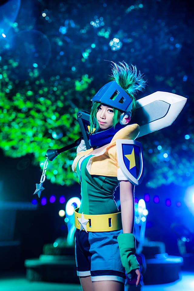Cosplay Liên Minh Huyền Thoại - Cosplay Riven Giả Lập