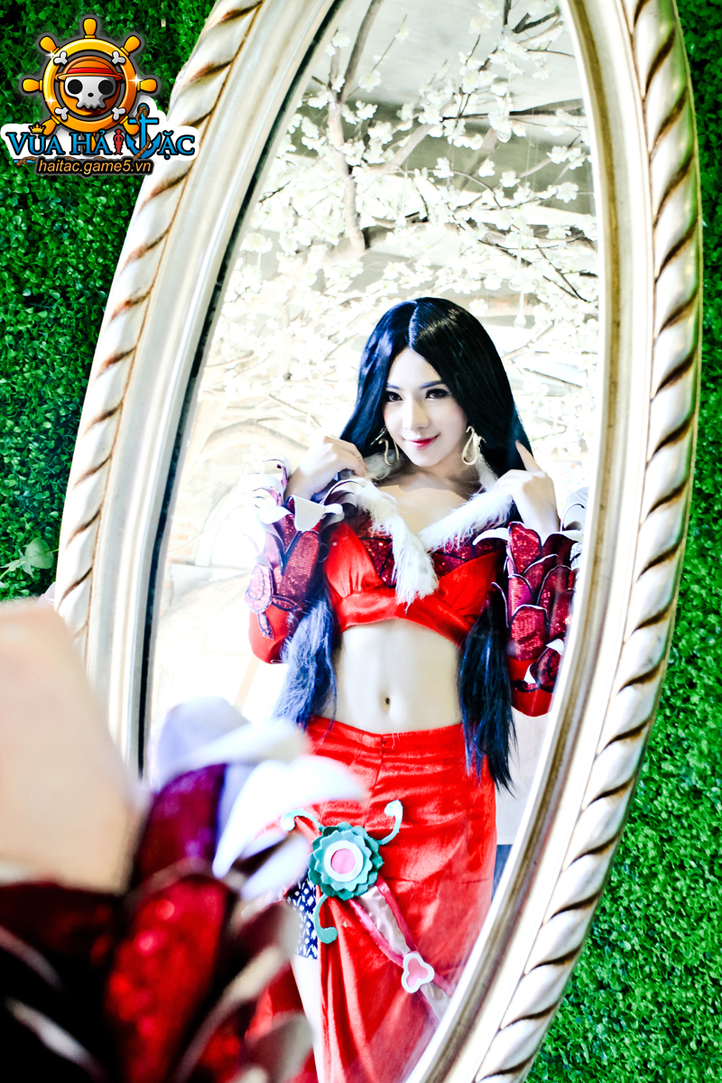 Ly Ba Lan quyến rũ với cosplay Boa Hancock - Ảnh 13