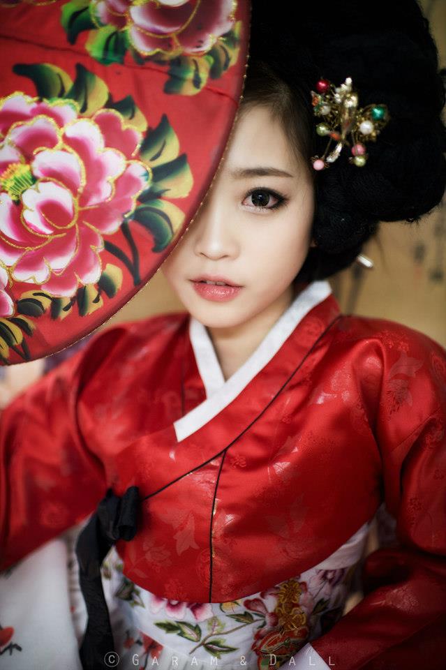 Tomia gợi cảm với trang phục truyền thống Hanbok - Ảnh 9