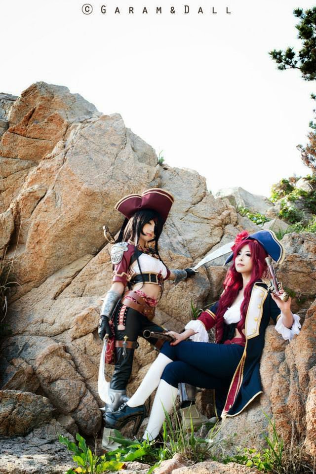 Miyuko khoe trọn bộ cosplay Katarina "cướp biển" - Ảnh 10