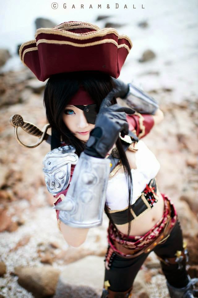 Miyuko khoe trọn bộ cosplay Katarina "cướp biển" - Ảnh 27