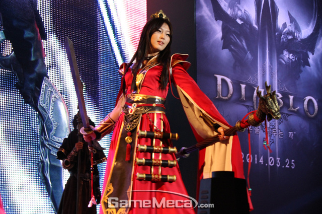 Ngắm cosplay tại lễ ra mắt Diablo 3: Reaper of Souls - Ảnh 10