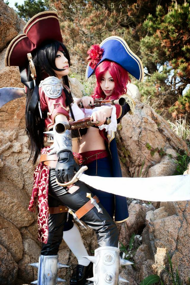 Miyuko khoe trọn bộ cosplay Katarina "cướp biển" - Ảnh 25